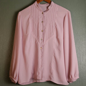 Chemisier rose pastel à boutons nacrés