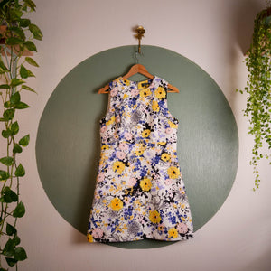 Robe courte fleurie  sans manche