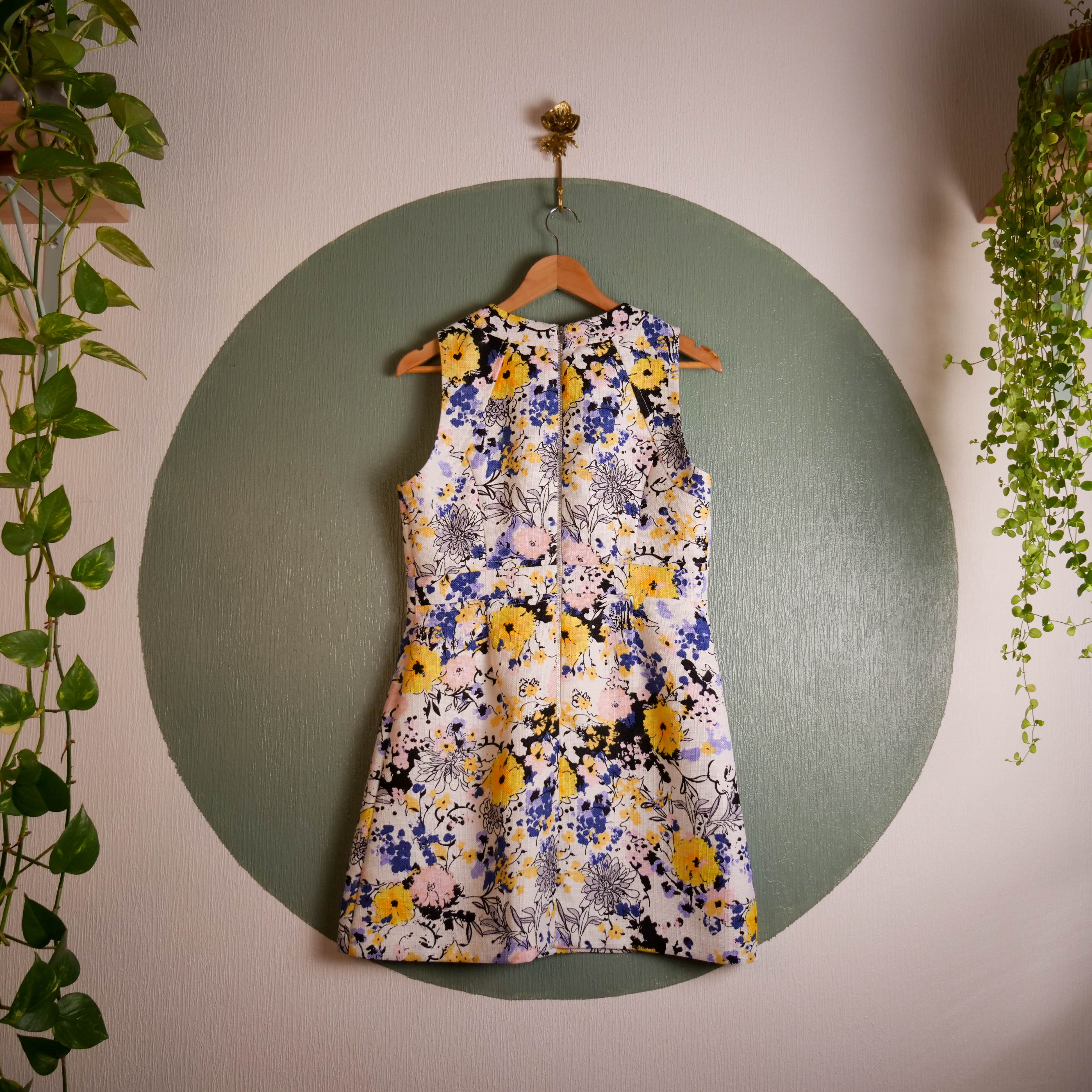 Robe courte fleurie  sans manche